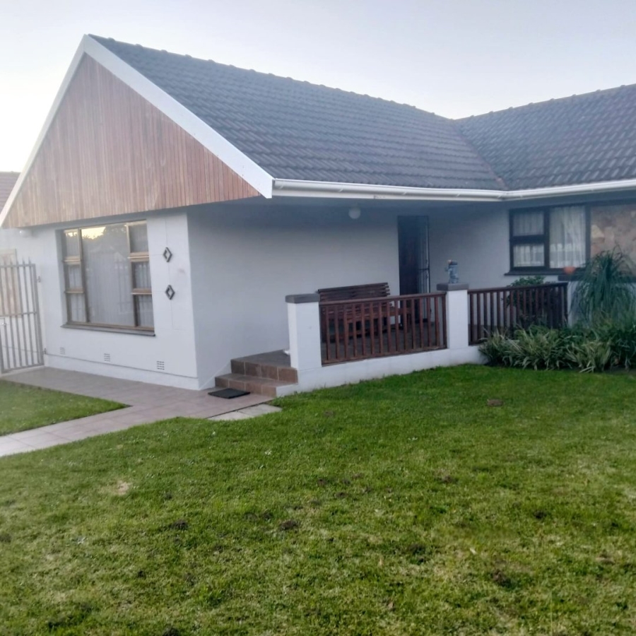 5 Bedroom Property for Sale in Greenfields Eastern Cape